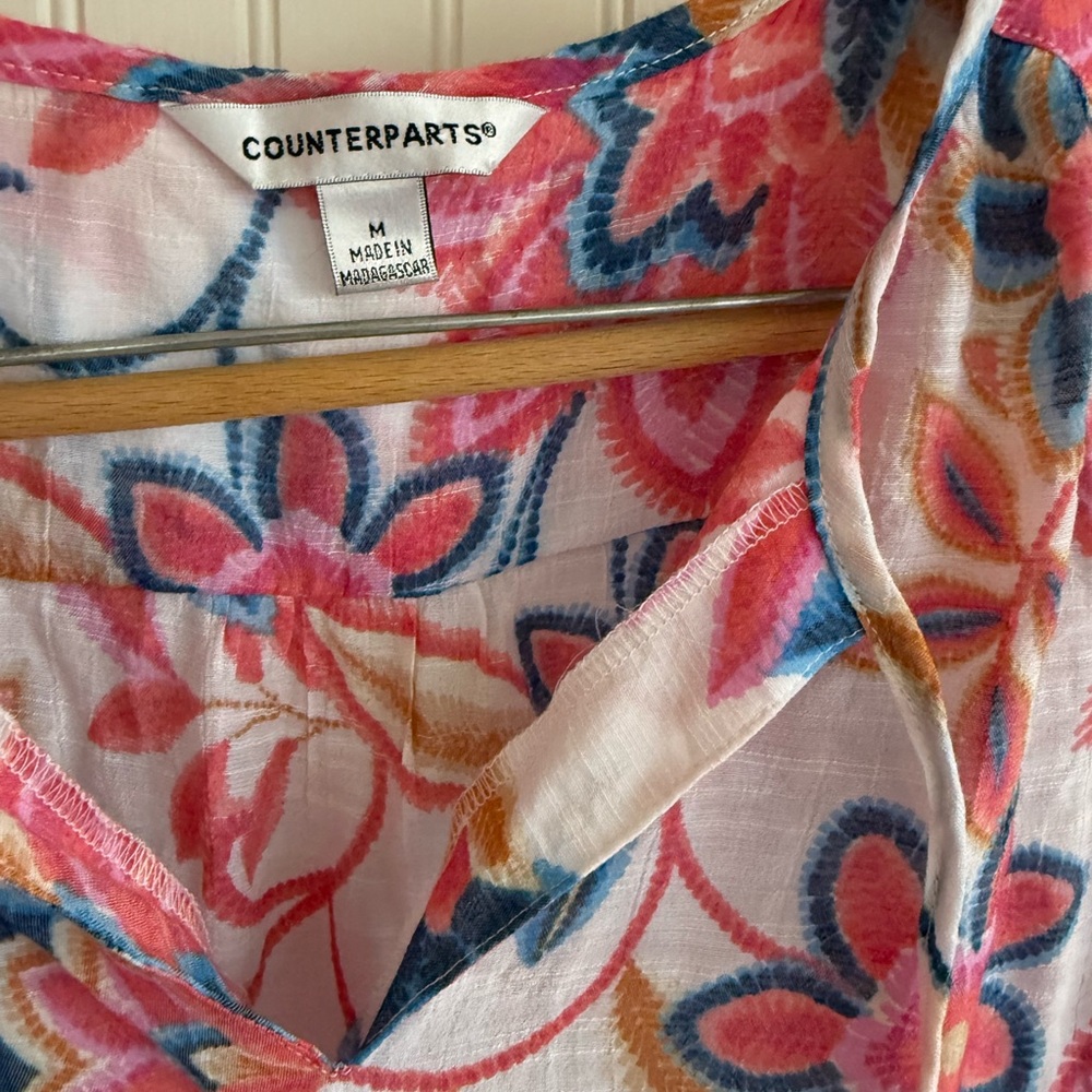 Counterparts Colorful Floral Top Size Medium - Picture 2 of 4